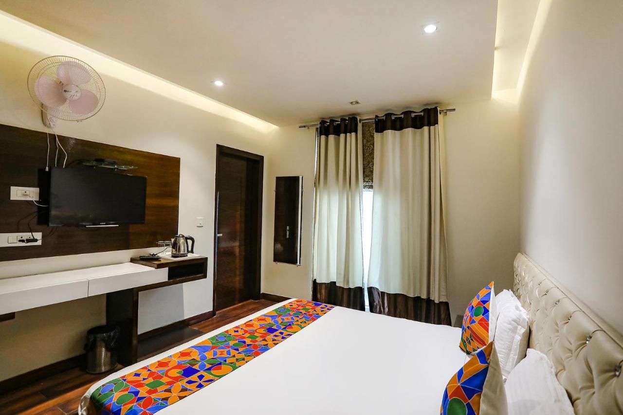 Fabhotel Grand Stay Nové Dillí Exteriér fotografie